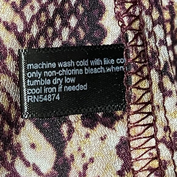 The Limited Womens Snake Print Blouse Size M Polyester 3/4 Sleeves Keyhole Back - Picture 7 of 9